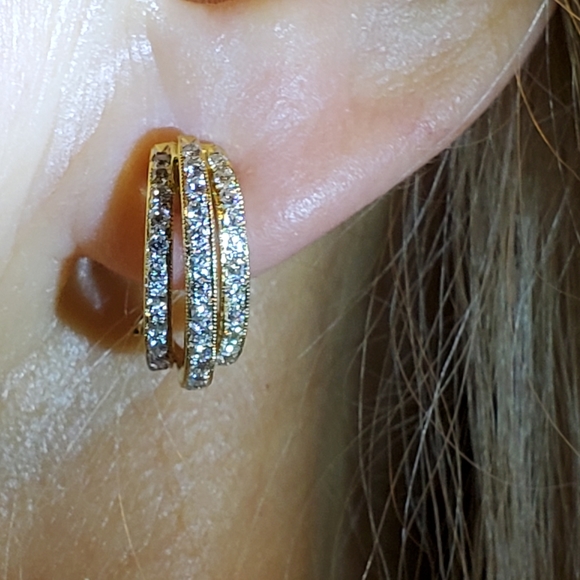18K   GOLD DIAMOND EARRINGS. - Picture 9 of 10